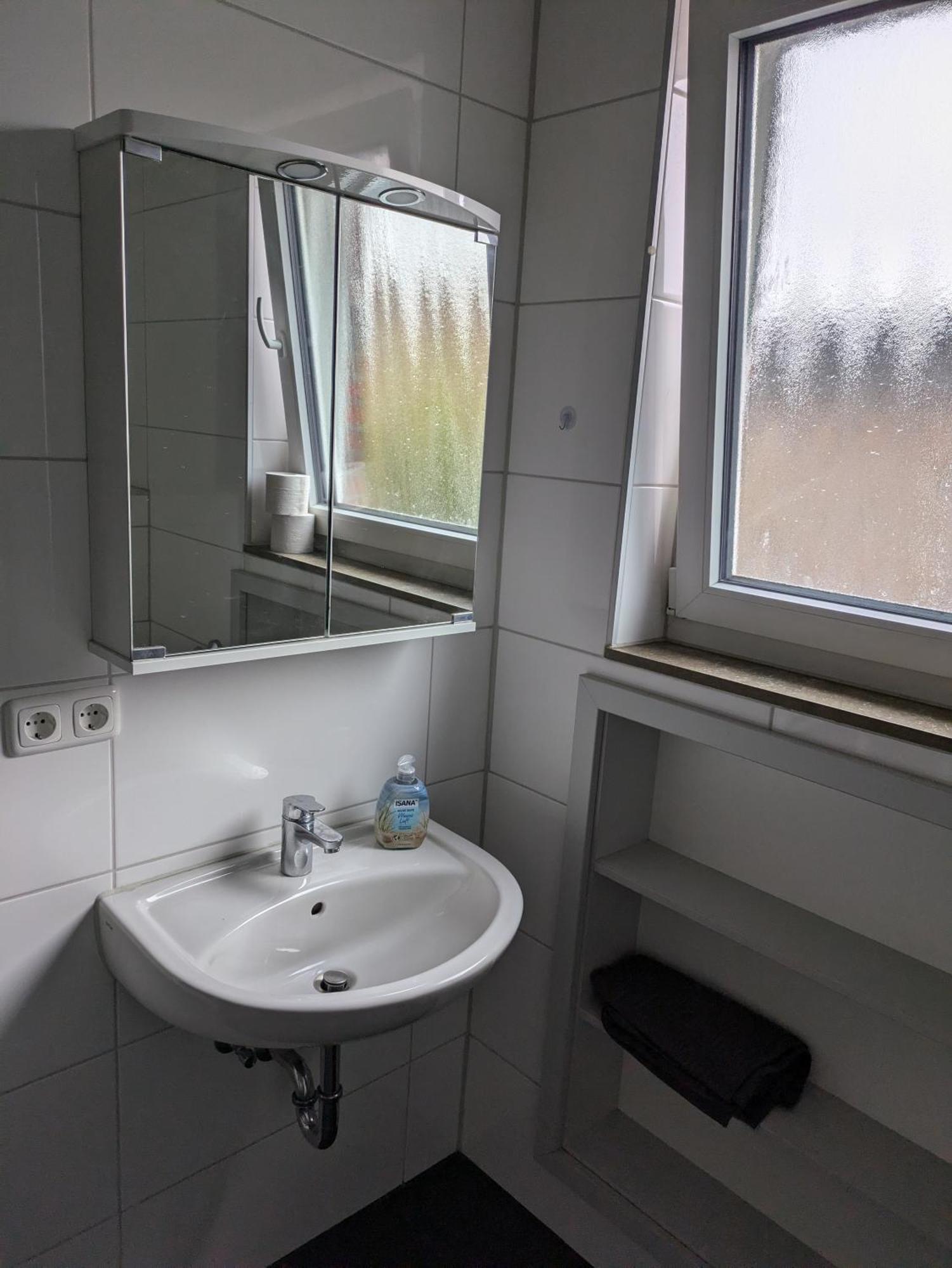 Schoene Einfache Ferienwohnung Zwischen Stadt Und Meer Вільгельмсгафен Екстер'єр фото